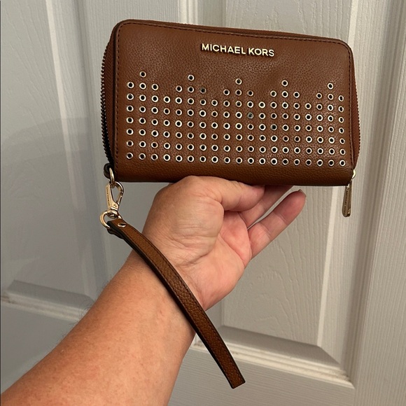 Michael Kors Brown Leather Wristlet Wallet Studded Zip Around Clutch Purse - Picture 1 of 9
